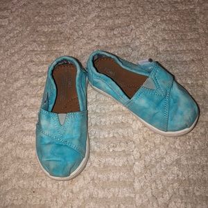 3/$25 Toddler girl Toms in a size 6